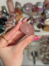 Load image into Gallery viewer, Star Rose Quartz Palm
