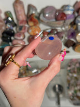 Load image into Gallery viewer, Star Rose Quartz Palm
