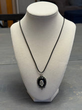 Load image into Gallery viewer, Skull Pendant Necklace
