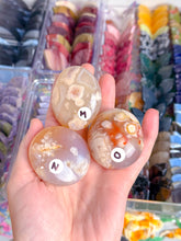 Load image into Gallery viewer, Flower Agate Palms
